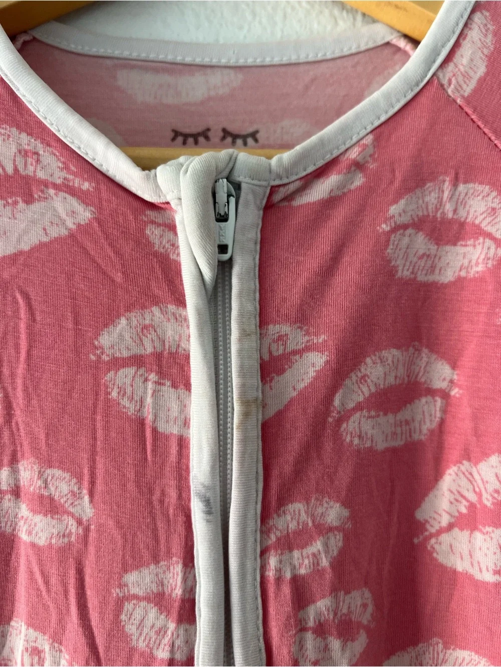 LITTLE SLEEPIES | Kiss Lips Jammies | 12-18 mos